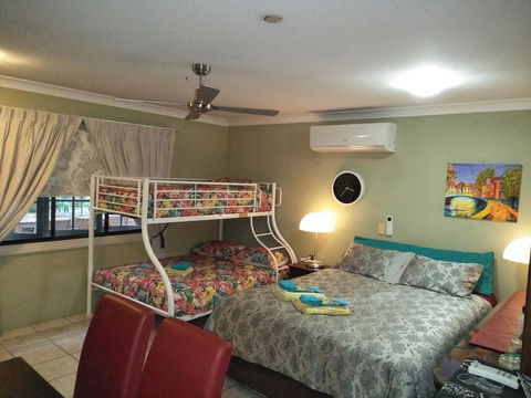 Homestay At Julie's - Holiday Cairns 0
