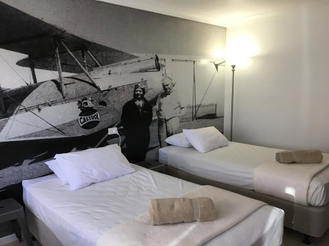 Hotel Corones - Holiday Cairns 0