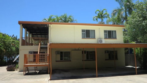 Island View Unit 3/40 Marine Parade - Holiday Cairns 1