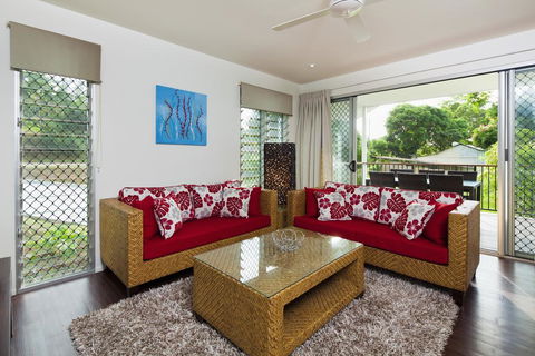 Island Villas & Apartments - Holiday Cairns 2