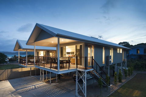 Island Villas & Apartments - Holiday Cairns 1