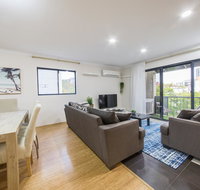ISOLATION READY Super Size Me Top Location. Isolation Ready. Sanitised. Free CAT Bus Pool Gym and everything at your finge - Holiday Cairns
