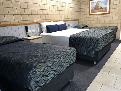 Jacaranda Country Motel - Holiday Cairns 1