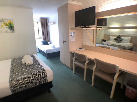 Jacaranda Place Motor Inn - Holiday Cairns 1