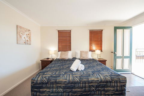 Jacaranda Place Motor Inn - Holiday Cairns 0