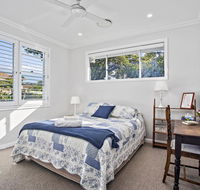Jetty Splendour Guest Bedroom with Bathroom en-suite B'nB - Holiday Cairns