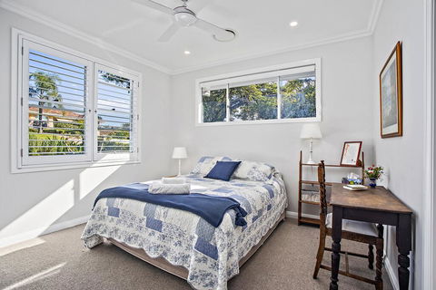 Jetty Splendour Guest Bedroom With Bathroom En-suite B'nB - Holiday Cairns 0