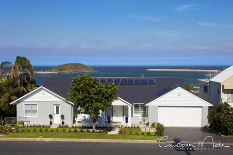 Jetty Splendour Guest Bedroom With Bathroom En-suite B'nB - Holiday Cairns 1
