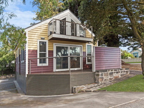 JOHANSSON'S PERCH COTTAGE - Holiday Cairns 3