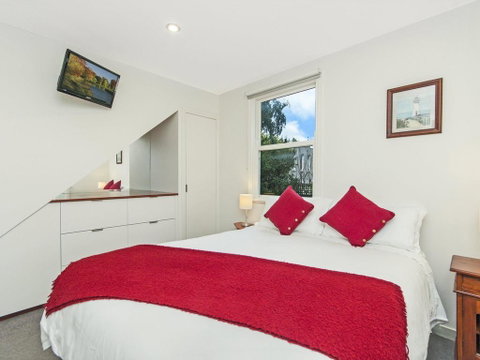 JOHANSSON'S PERCH COTTAGE - Holiday Cairns 2