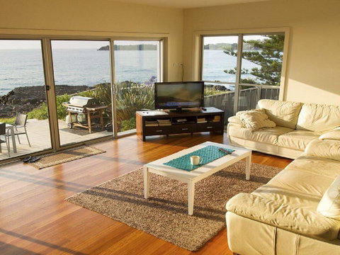 Jones's Beach House - Perfect Location With Views! - Holiday Cairns 2