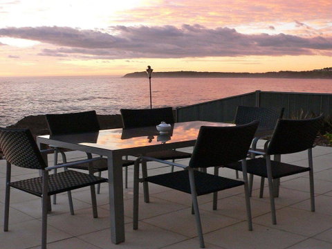 Jones's Beach House - Perfect Location With Views! - Holiday Cairns 0