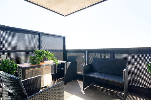 JUDD Your Stylish Richmond Abode Awaits You - Holiday Cairns 1