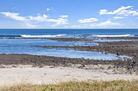 Julieanne - South Beach Home Made For Families - Holiday Cairns 1