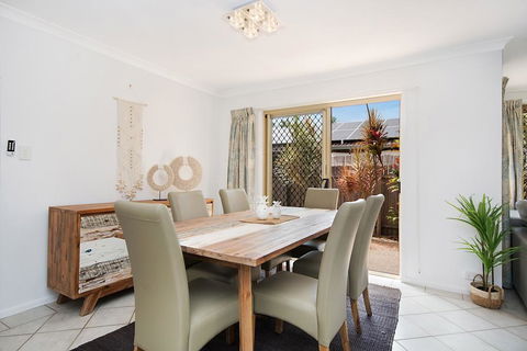 Kailani Beach House - Holiday Cairns 2