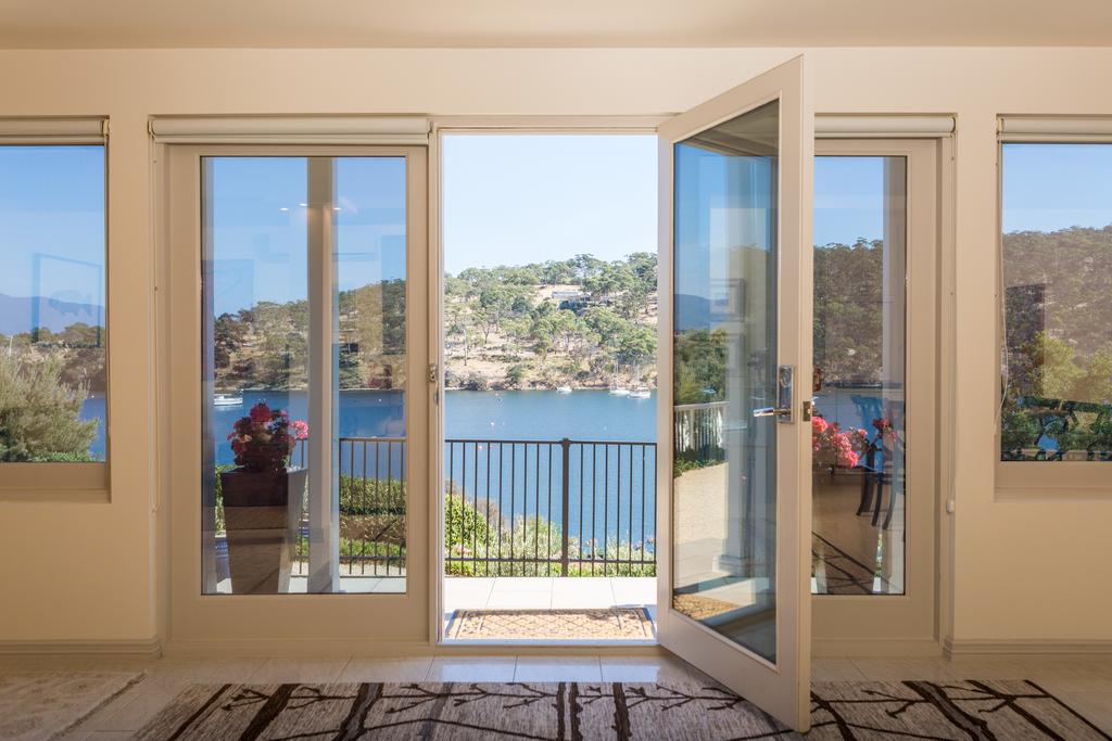 Geilston Bay TAS Holiday Cairns