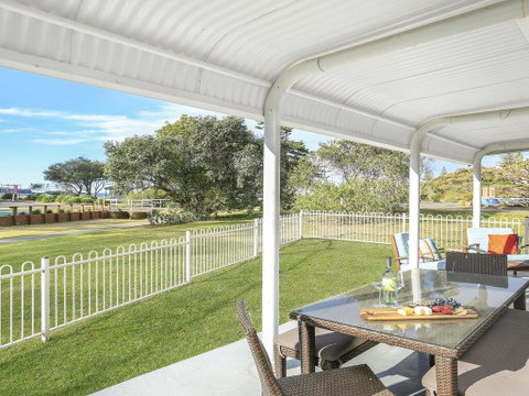 Kendalls Beach House - Holiday Cairns 0