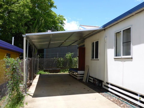 Kenny's Cabin - Holiday Cairns 0