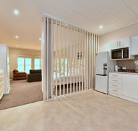 King I - you can honestly walk to Bimbadgen and Hope Estate concerts - Holiday Cairns
