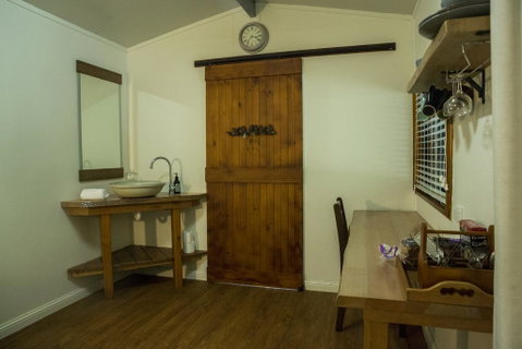 Kingfisher Cabin - Holiday Cairns 3