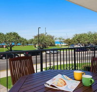 Kings Beach Ocean Front Views Private Balcony overlooking Kings Beach - Holiday Cairns