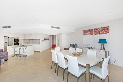 KINGSCLIFF OCEAN FRONT TERRACE 4 - Holiday Cairns 3