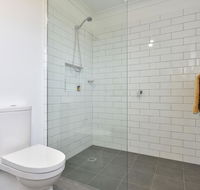 Kinloch Cottage renovated to new on Daisy Hill Vineyard - Holiday Cairns