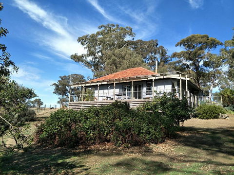 Kinross Metcalfe Farm - Holiday Cairns 0