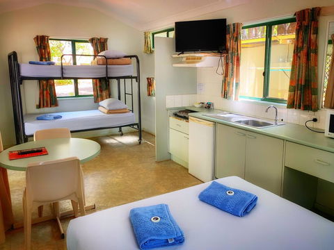 Knotts Crossing Resort - Holiday Cairns 3