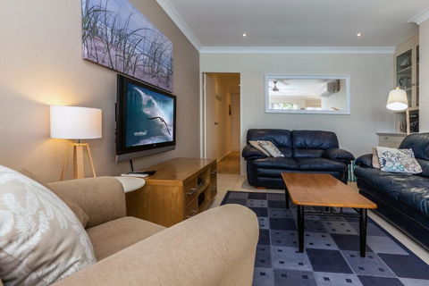 Kooringal, Unit 5/105 Soldiers Point Road - Holiday Cairns 2