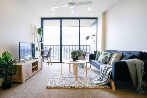 KOZYGURU BRISBANE CITY HIGHRISE 1BED APT SPIRE QBN550-2501 - Holiday Cairns 0