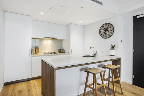 KOZYGURU FORTITUDE VALLEY 2 BED DESIGNER APT + FREE PARKING QFV179-803 - Holiday Cairns 3
