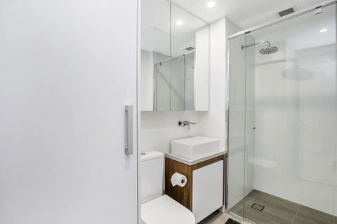 KOZYGURU FORTITUDE VALLEY 2 BED DESIGNER APT + FREE PARKING QFV179-803 - Holiday Cairns 1