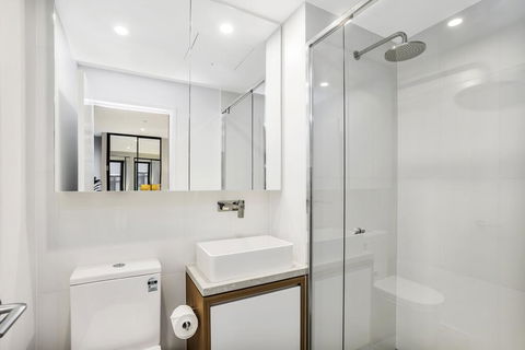 KOZYGURU FORTITUDE VALLEY DESIGNER GRADE 2 BED APT FREE PARKING QFV179-1401 - Holiday Cairns 2