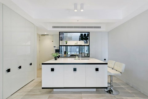 KOZYGURU HAYMARKET SYDNEY CITY VIEW 2 BED STUNNING APT NHA178-1206 - Holiday Cairns 1