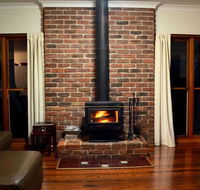 La Sila Homestead on Marrowbone - cutest cottage in the Hunter with killer views - Holiday Cairns