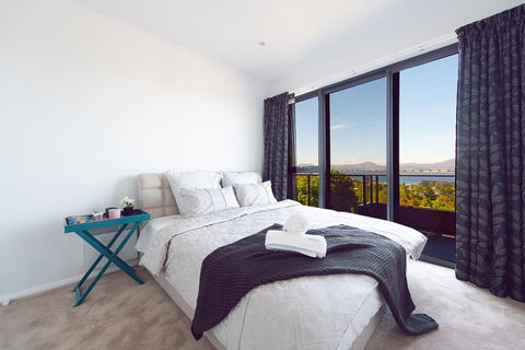 La Vie Luxury Bay View - Holiday Cairns 3