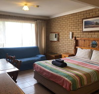 Lake Front Motel - Holiday Cairns