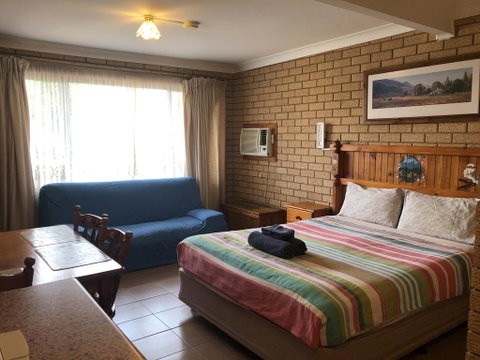 Lake Front Motel - Holiday Cairns 0