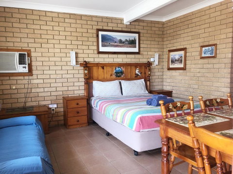 Lake Front Motel - Holiday Cairns 2