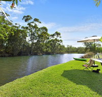 Lake Frontage family fun home - Holiday Cairns
