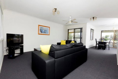 LAKE HOUSE ON ELOUERA - Holiday Cairns 3