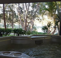 Lake Russell Lakeside Retreat - Holiday Cairns