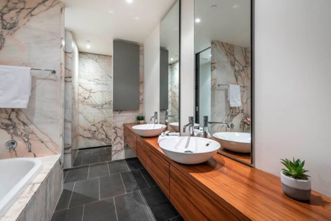 Lake Views, Central CBD Location//FREE WIFI+NETFLIX - Holiday Cairns 3