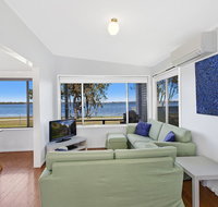 Lakes Edge Cottage - Holiday Cairns