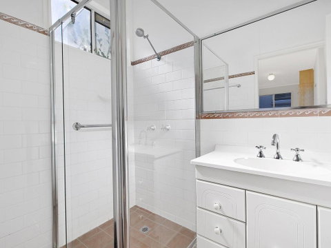 Lakes Edge Cottage - Holiday Cairns 3