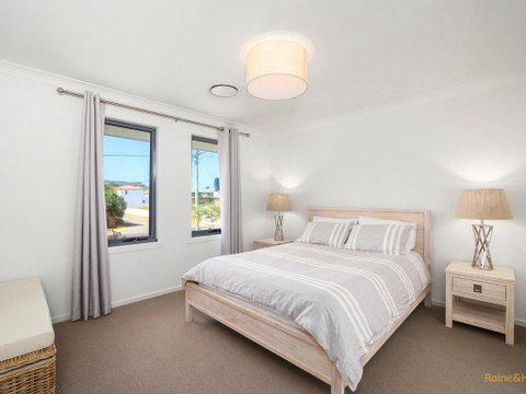 Lakeside Luxury - 13 Lake Street - Holiday Cairns 3