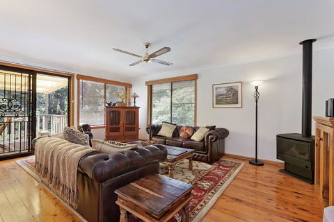 Leura Bungalow - Holiday Cairns 1