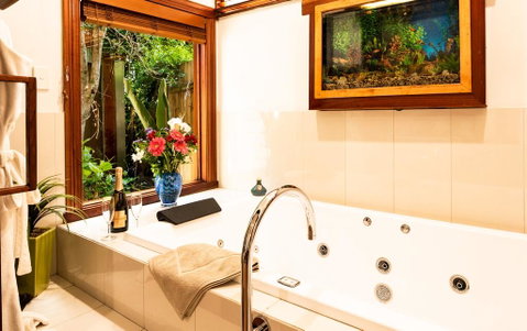 Lillypilly's Cottages & Day Spa - Holiday Cairns 1