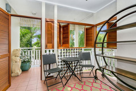 Lilyfield Apartments - Two Bedroom Apartment - Holiday Cairns 1